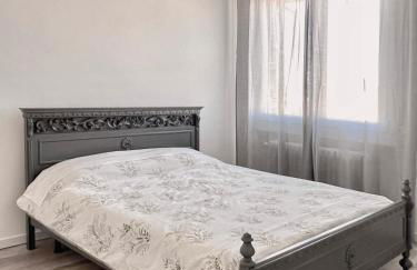 Thomas House on Train Tracks - Foto 20