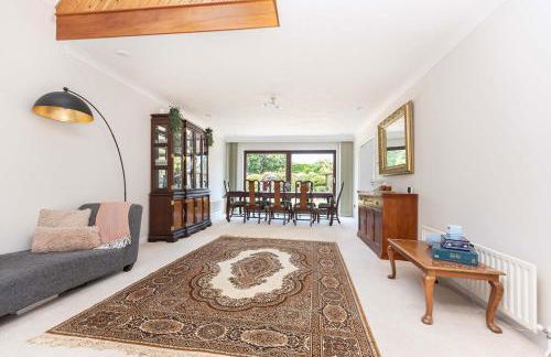 MOONGATE by BOURNECOAST - A Delightful Chalet Bungalow with a Garden and Parking - HB10672 - Foto 4