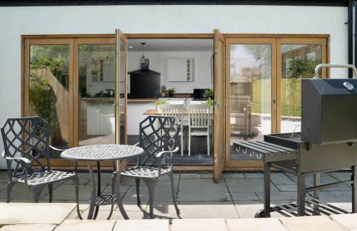 4-Bed Cottage - Pets with Garden & Wood Burner - Foto 5