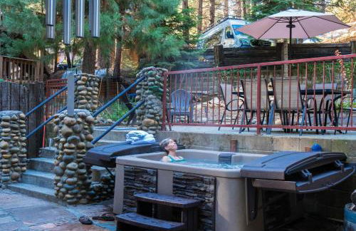 Cozy Yosemite Cabin with Hot Tub in the Pines - Foto 23