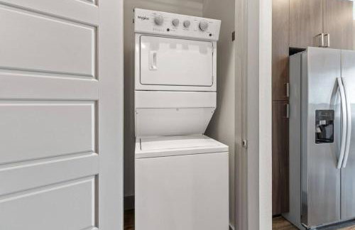 Cozy Hideaway, Rooftop Pool, Gym, Shops nearby - Foto 16