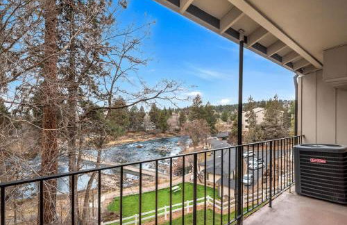 Newly Remodeled Top-floor Condo near Downtown Bend - Photo 28