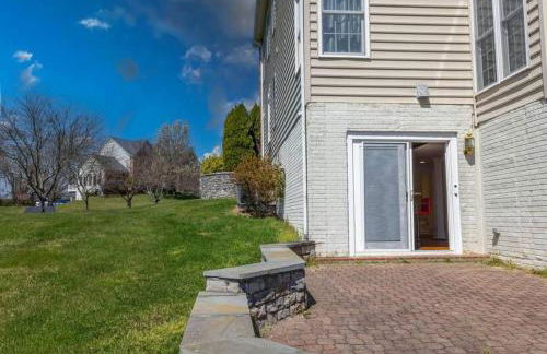 Luxurious Private Basement Suite in Ashton - Photo 30