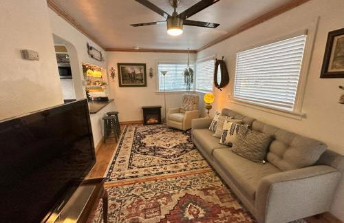 BoDekes N Tacoma Landing with HOT TUB near University - Foto 16