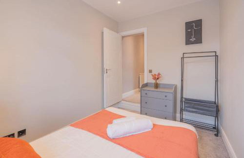 Spacious 3BR Home by D3 Short Stay, Sleep 9, Free WIFI & Parking - Foto 12