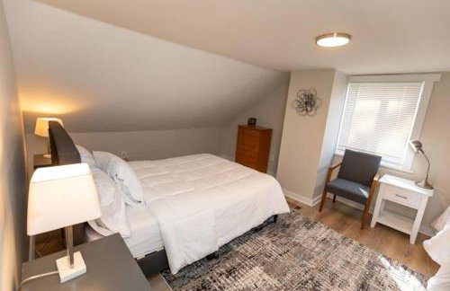 Updated & Comfy Bungalow with Parking Easy Access - Foto 19