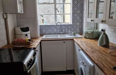 Whitstone getaway - Photo 13