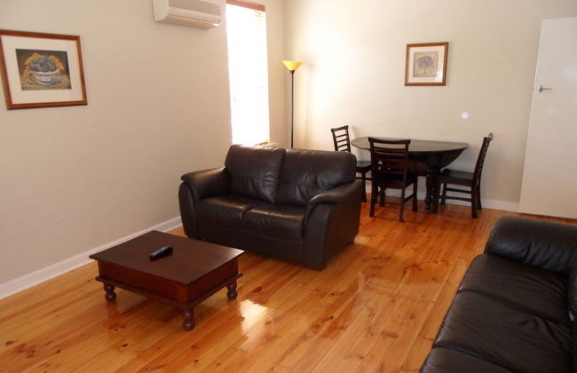 Warwick Apartment - Photo 5