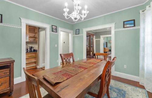 Bright & Spacious 3BR, Mins from Downtown, Easy to Gillette, Parking - Foto 13