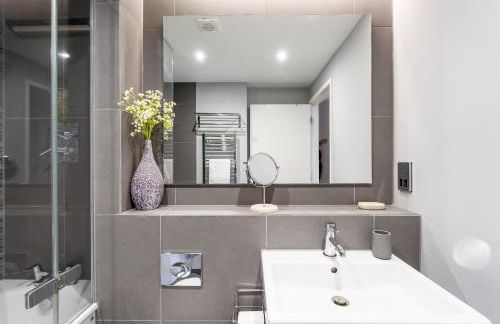 Modern, fully furnished apartment with ensuite, private balcony and elevator in Notting Hill - Foto 56