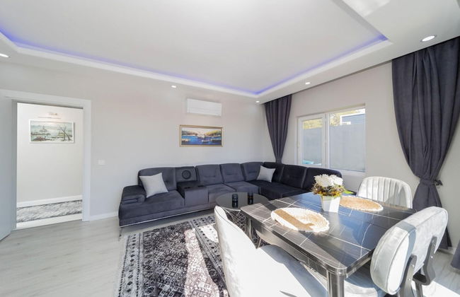 Villa With Pool and Backyard in Kepez - Photo 9