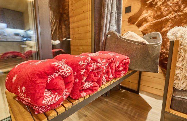 Luxe Timber Lodge & Pet Retreat - Photo 18