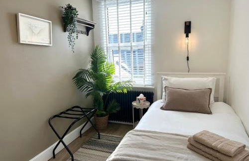 Urban Chic- Stylish Flat in the Heart of St Albans - Photo 53