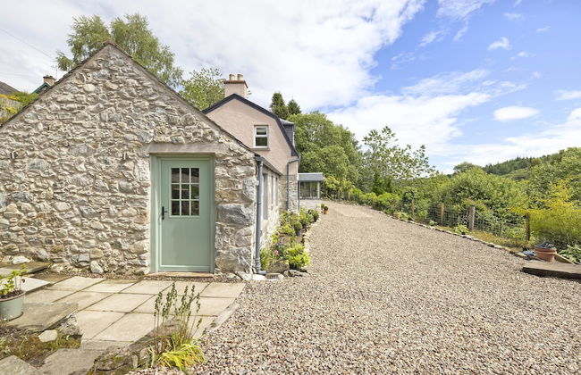 JOIVY Exceptional Cottage W/ Stunning Country Views - Photo 61