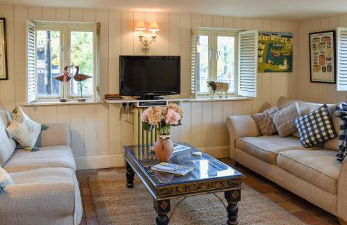 Swallows Nest - Photo 1