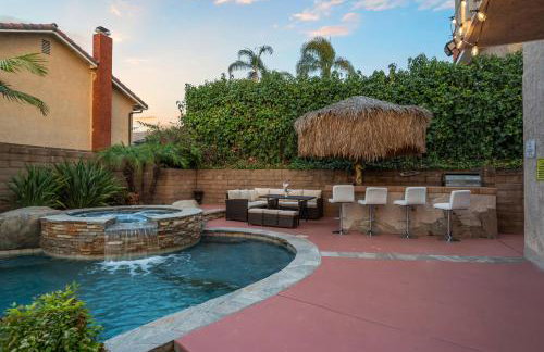 Entire Private Home with 4 Bedrooms, Pool, Hot Tub, King Bed, Garage, Available Now - Foto 35