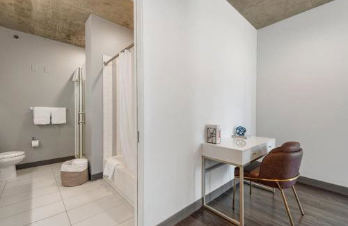 Linea Luxury Living with Indoor Pool and Rooftop Views in The Loop - Photo 50