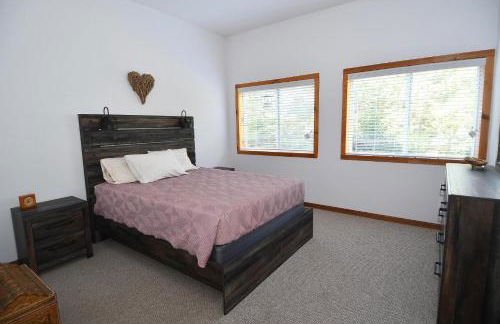 Mountain Meltdown - Pet Friendly, Grill, Wifi, Fire Pit, EV Station -Shared Space - Grill, Fire Pit, Covered Porch, Fountain Pond - Foto 8