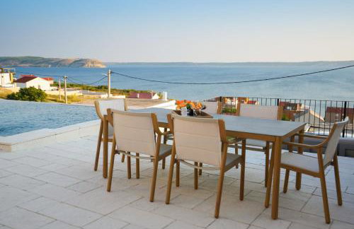 Newly built Villa MarVista with 4 bedrooms,infinity pool & stunning sea and mountain views - Photo 2