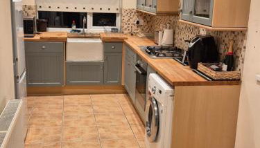 Spacious house with parking in excellent location - Foto 2