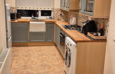 Spacious house with parking in excellent location - Foto 2