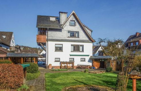 2 Bedroom Cozy Apartment In Finnentrop - Foto 1