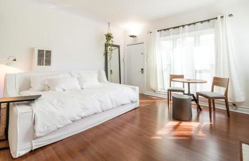 Sunny Boho Chic West Hollywood Flat! - Photo 6