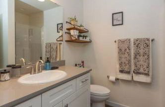 Modern Decor & Style KING bed Wifi with Garage - Foto 19