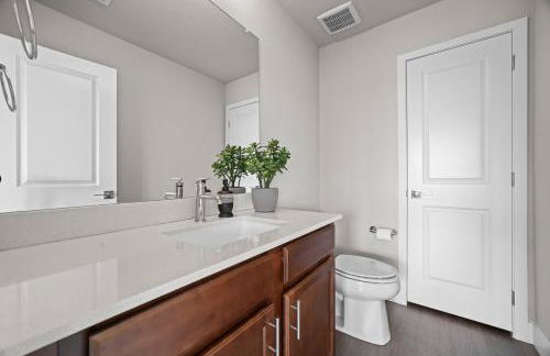 Rooftop Sunset Escape BBQ & Billiards Sleeps 8 - Foto 50