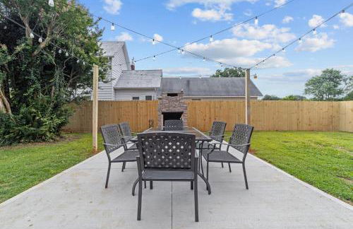 1920 Brick House-Hot Tub-Outdoor Brickoven Pizza-Pets-Breweries - Foto 23