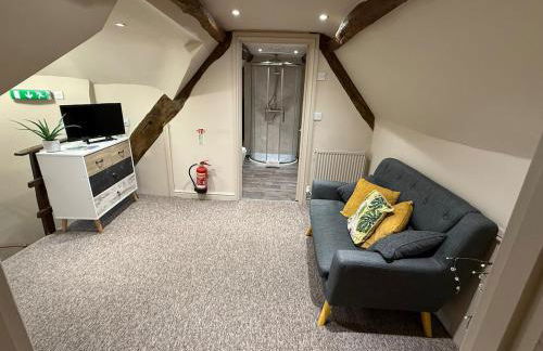 4-Bed Cottage at Famous Tuckers Grave Inn Sleeps 8 - Photo 49