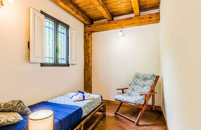 Charming Villa With Pool and Panoramic Surroundings - Photo 11