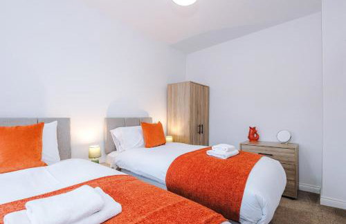 Modern 3 Bedroom House Perfect for Short and Long Stays - Foto 48