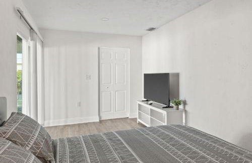 Sunny Palmetto Oasis: 4br Home With Private Pool 4 Bedroom Home by RedAwning - Photo 78