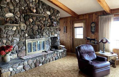 Charming Riverfront Guest House with Deck Overlooking Madison River, Near Ennis, Montana - Foto 4