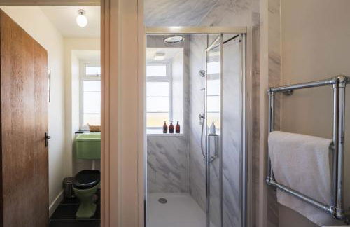 Cliff Top - Panoramic Sea Views with Spa & Hot Tub - Photo 25