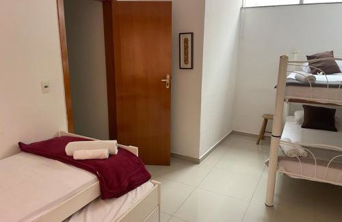 Casa com Piscina, Churrasqueira e Quartos amplos - Foto 50