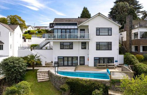 Stunning Property Seaviews, Private Pool & Parking - Photo 29