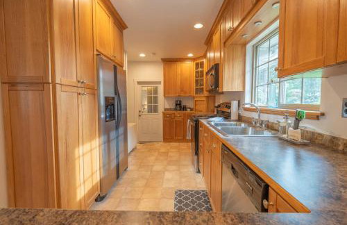 Parkside Escape South Hill w Private ADU - Photo 10