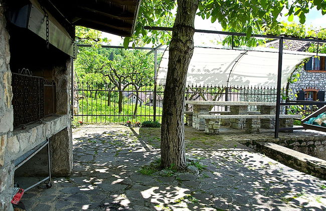 Cottage in Italy With Alpine Fireplace - Foto 11