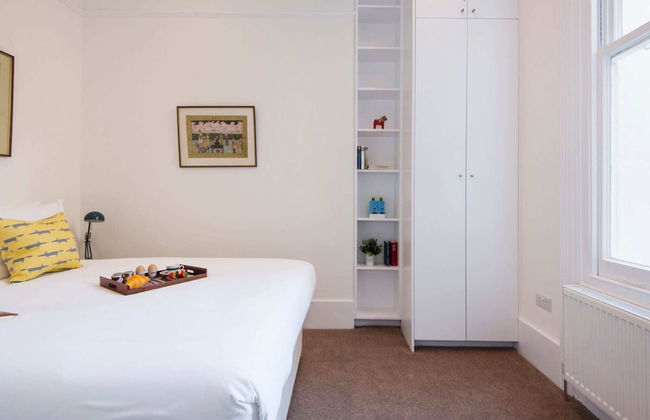 The Stunning Philbeach Garden Apartment - Photo 3