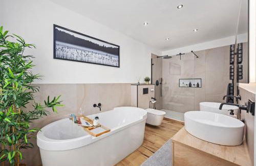 EDLER WOHNRAUM Schloßteich-Suite 3 SZ mit zwei Balkonen, Kaffeevollautomat, Kamin, Klima, Lift & zwei Parkplätzen - Foto 3