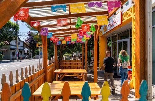 Stay Portland - The Tiny Oasis Steps to Local Coffee & Restaurants - Photo 33