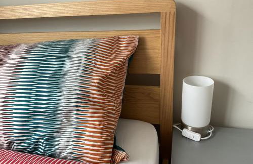 Large 2-bedroom maisonette with free parking - Foto 8