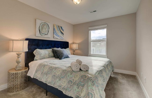 Marbella Lane Executive Townhome, 20 mins to Boulder - Photo 17