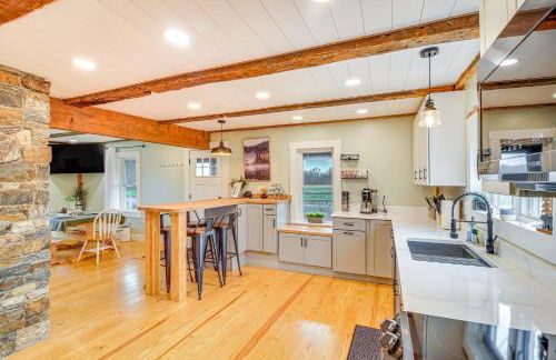 10 Mi to Skiing Historic Farmhouse in Maine! - Foto 10