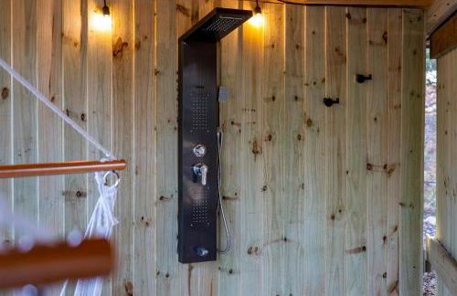 Treehouse Glamping at Pecan Haven W Hot Tub - Foto 36