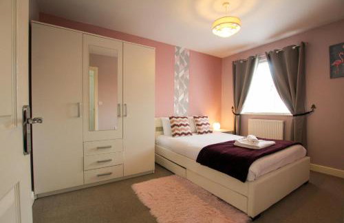 Modern 3-Bedroom Home in Quiet Cul-de-Sac w Parking by Rework Accommodation - Foto 4