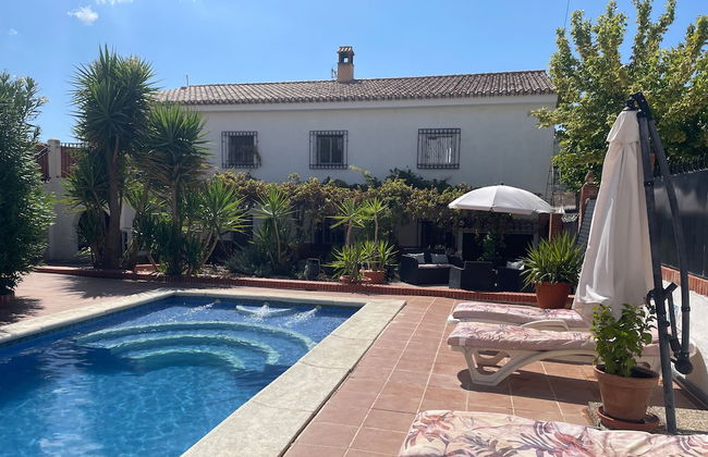 Lovely 10-bed Villa With Private Pool & Garden - Foto 1