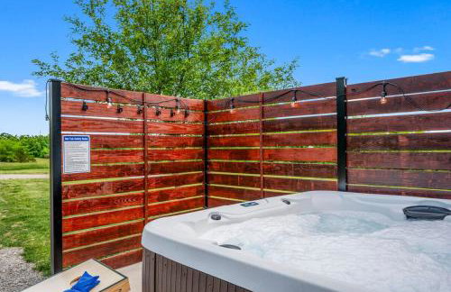 Spacious Home 4BR Fire Pit, Patio Hot Tub - Foto 51